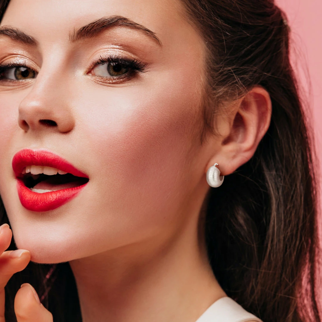 Top 10 🔥 Mimi & Max 18.5 MM Matte Textured Huggie Earrings in Sterling Silver for 👩 women ⌛ 6 Top 10 🔥 Mimi & Max 18.5 MM Matte Textured Huggie Earrings in Sterling Silver for 👩 women ⌛ - Image 4